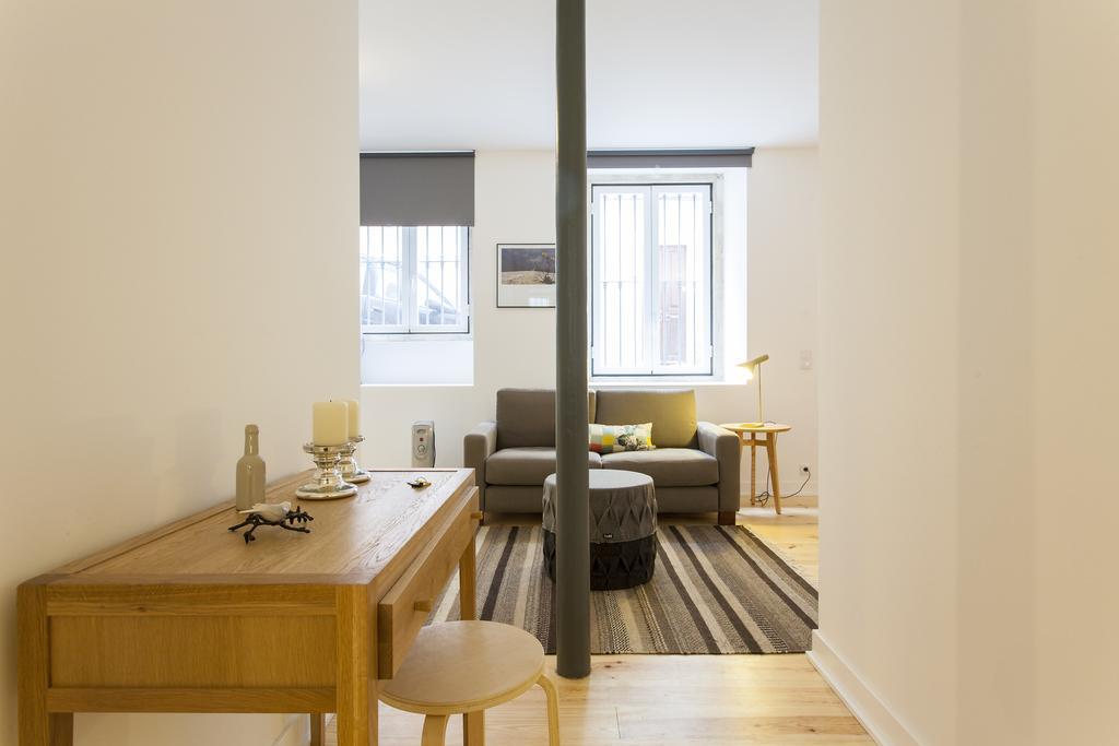 ALTIDO Cosy 1-bed flat with workspace in Santa Catarina, moments from Luís de Camões Sq Lisboa Quarto foto