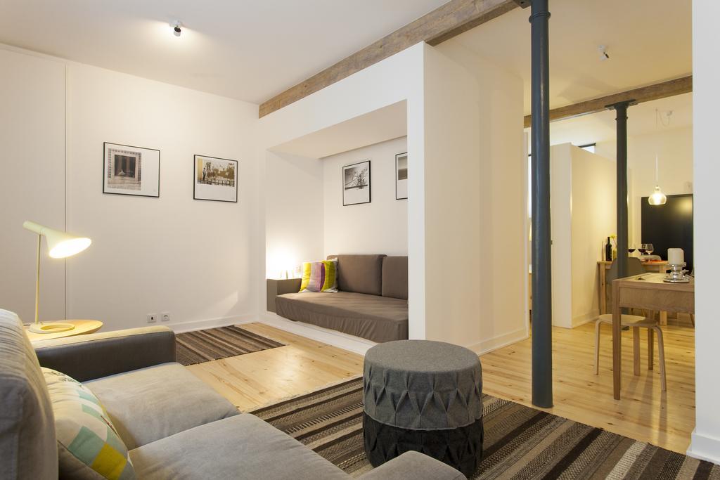 ALTIDO Cosy 1-bed flat with workspace in Santa Catarina, moments from Luís de Camões Sq Lisboa Quarto foto